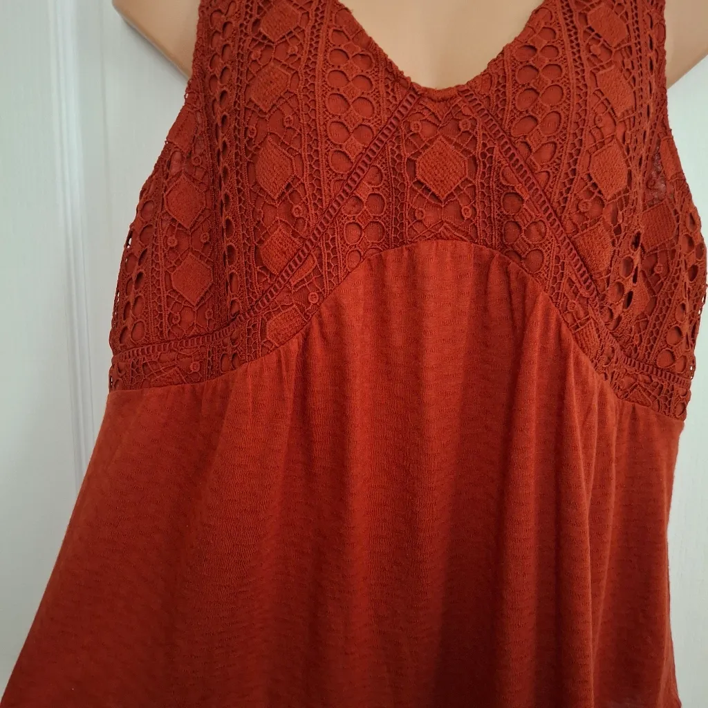 Maurices Sz 1 Women's Lace Detail Top - Rust NWOT - Image 7
