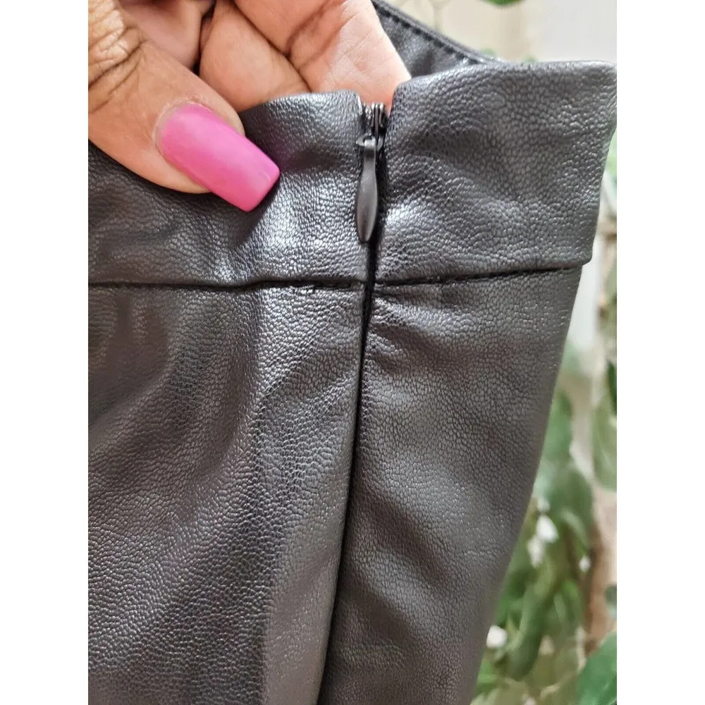 Iris Los Angeles Women's Black Faux Leather Skater Wrap Skirt Size Large - Image 3