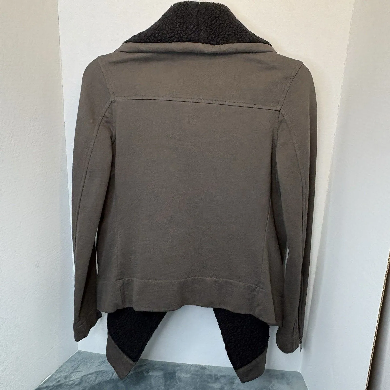 AllSaints Bora Women's Black/Gray Fleece Open Jacket Size XS Faux Fur - Image 4