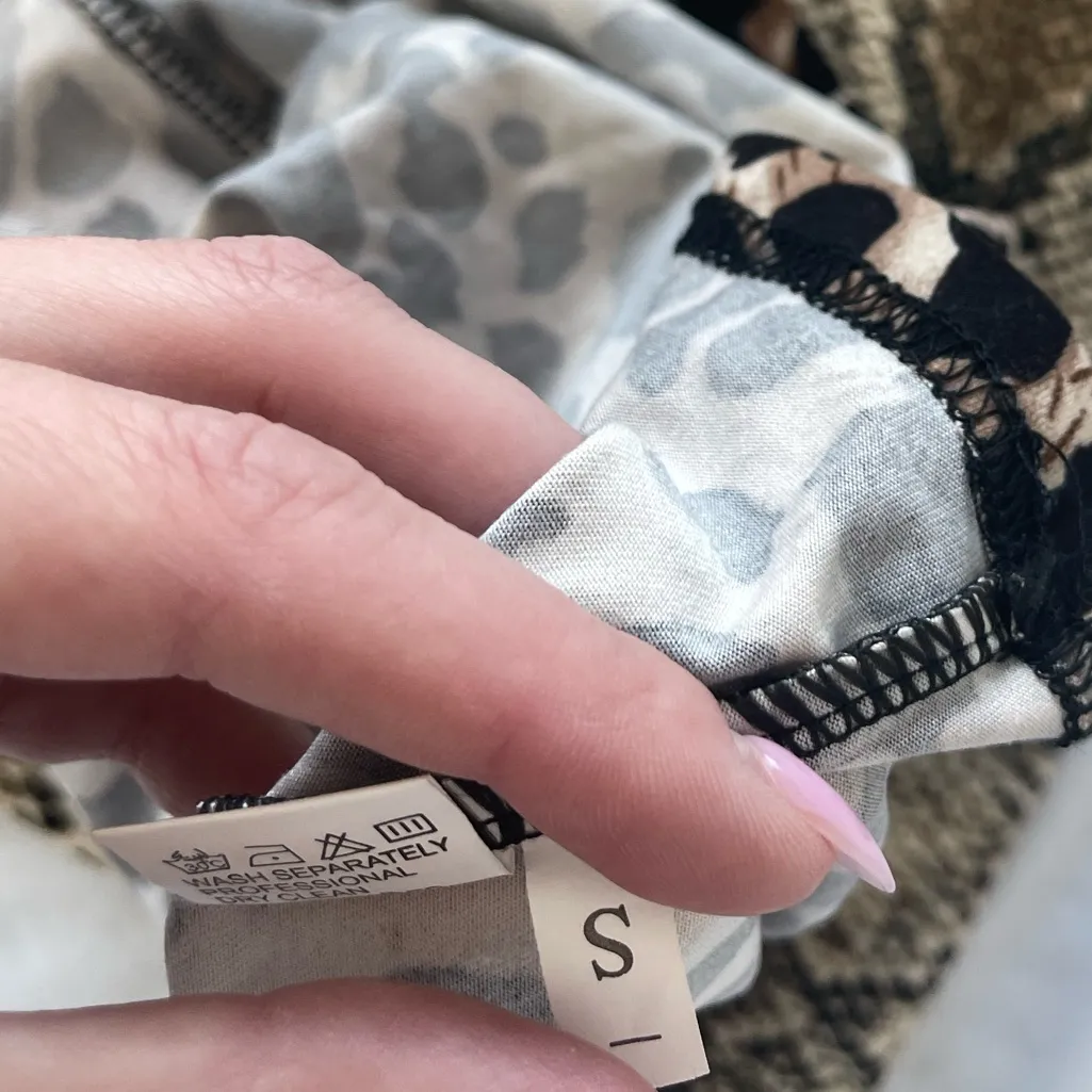 NWT 2 CROP TOPS WITH LEOPARD AND SNAKE PRINT S Brown - Image 5