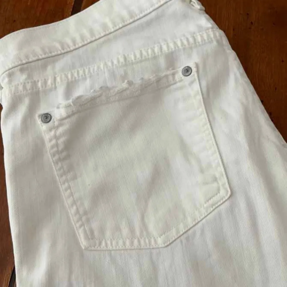 Vince White Crop‎ Fit Jeans - Image 4