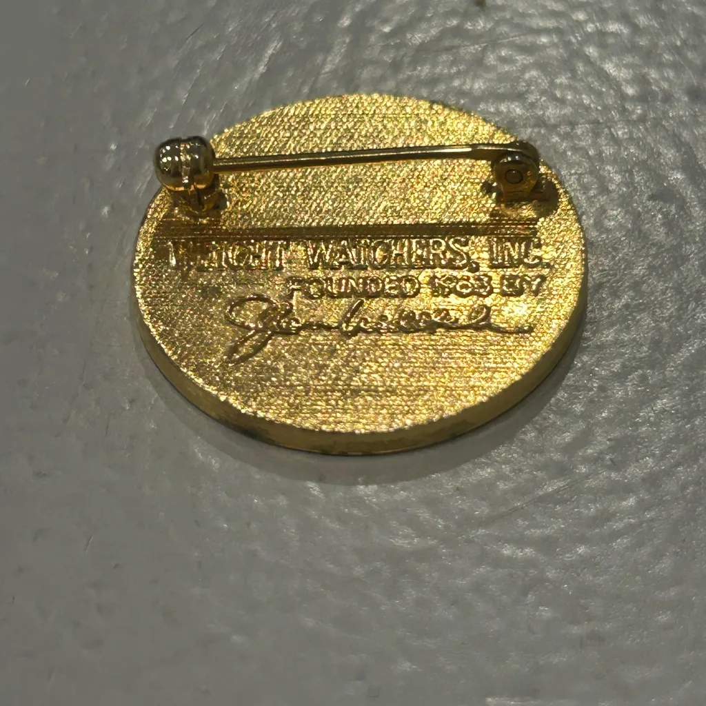 Vintage Weight Watchers pin gold tone with black enamel 1" diameter - Image 3