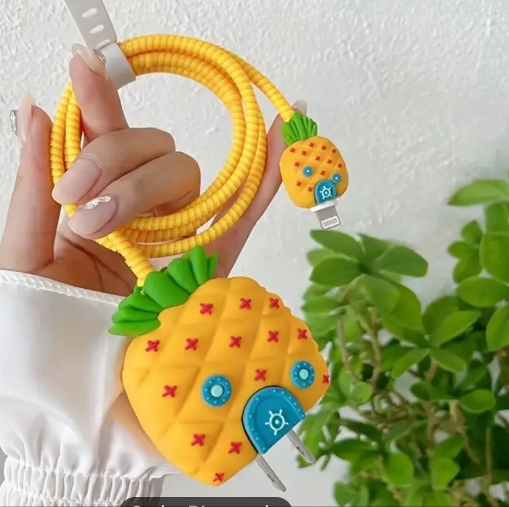 NWT! Pineapple 2pc Cover Set Iphone 20W Charger Protection NEW Yellow - Image 3