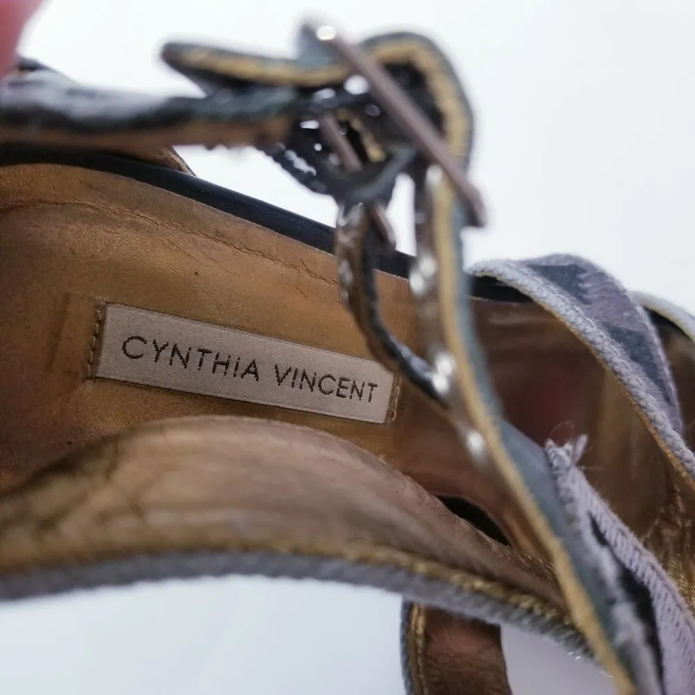 Cynthia Vincent Gray Tribal Wedge Sandals Size 6 - Image 9