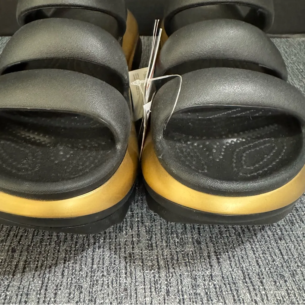 Crocs Classic Mega Crush Platform Sandals - Image 9