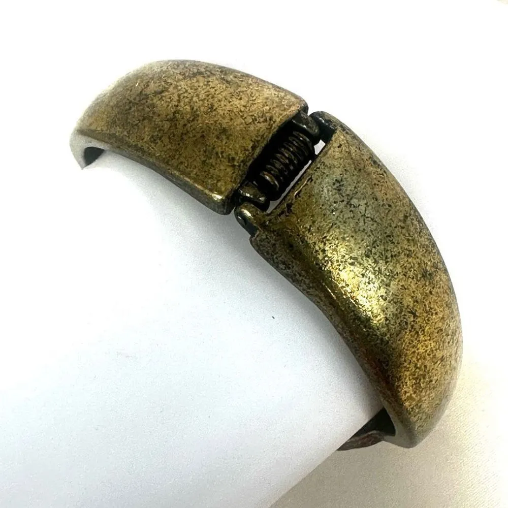 Brass tone leaf hinged bangle bracelet - Image 7