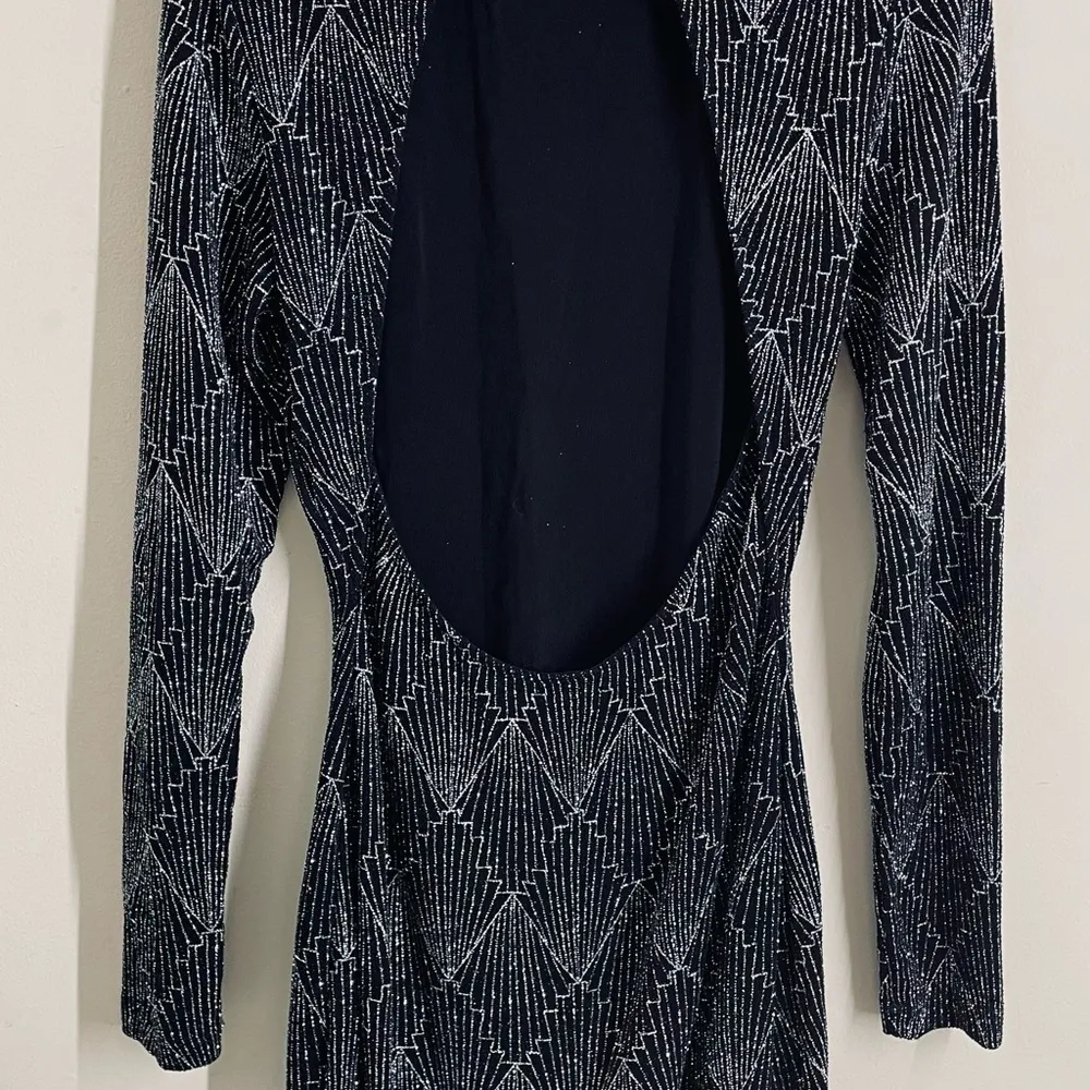H&M Divided Long Sleeve Black and Silver Open Back Glittery Dress size M - Image 5