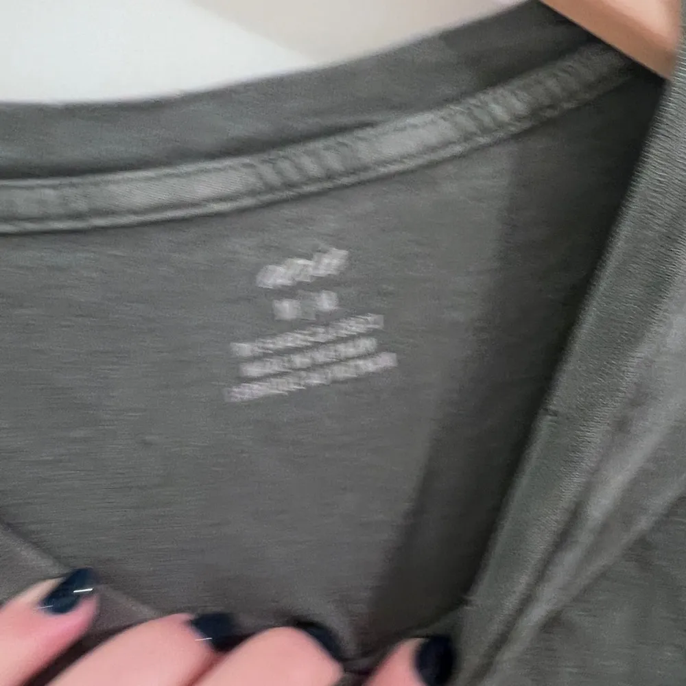 slightly cropped strawberry shirt - Image 5