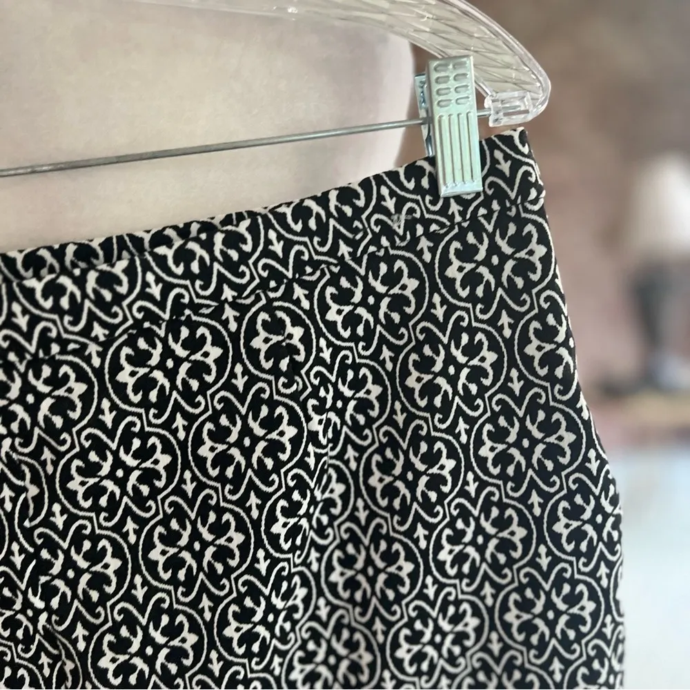 Dress Barn Skirt Black Print Straight Knit L Work Career Above the Knee Classic - Image 9