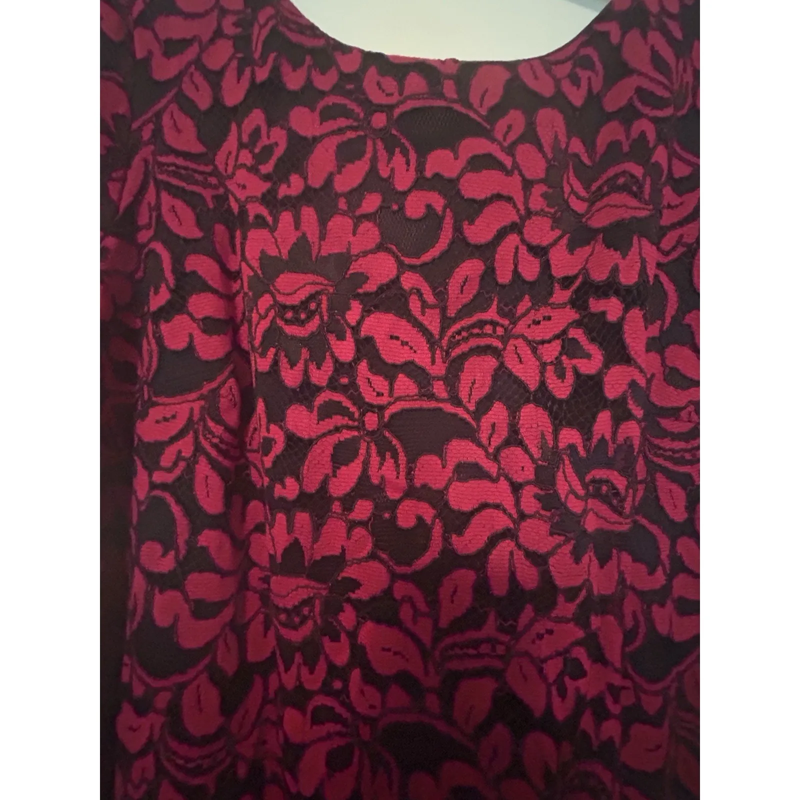 MADISON LEIGH RED & BLACK SHORT SLEEVE LACE KNEE LENGTH SHEATH DRESS - SZ 16W - Image 4