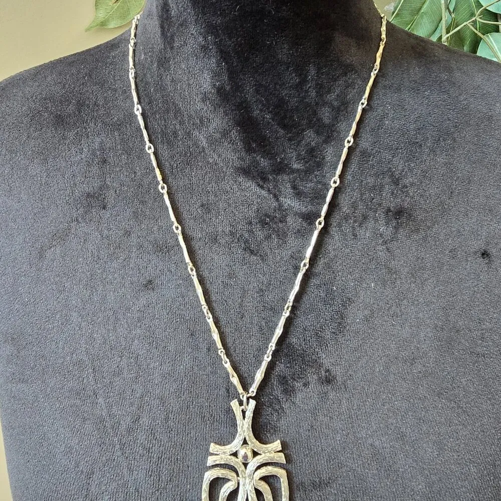 Silver Tone Abstract Art Deco Avon Hippie Links Textured Necklace w/ Lobster - Image 2