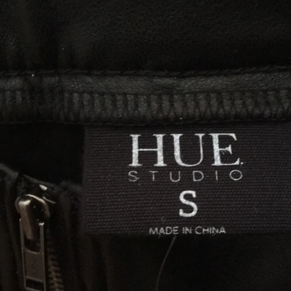 Ladies’ NWT Hue Leather-like Slacks (S) - Image 8