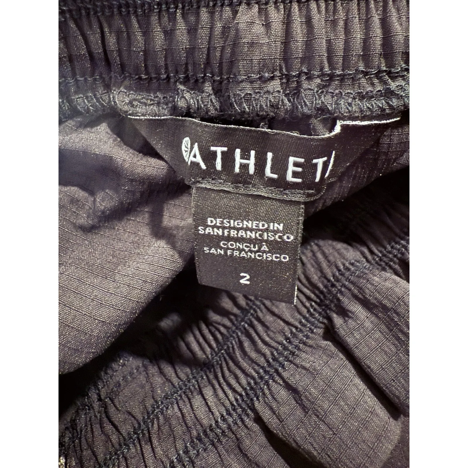 Athleta Jogger Pants Size 2 Black With Side Pockets ,‎ Zip On The Bottom Side - Image 4