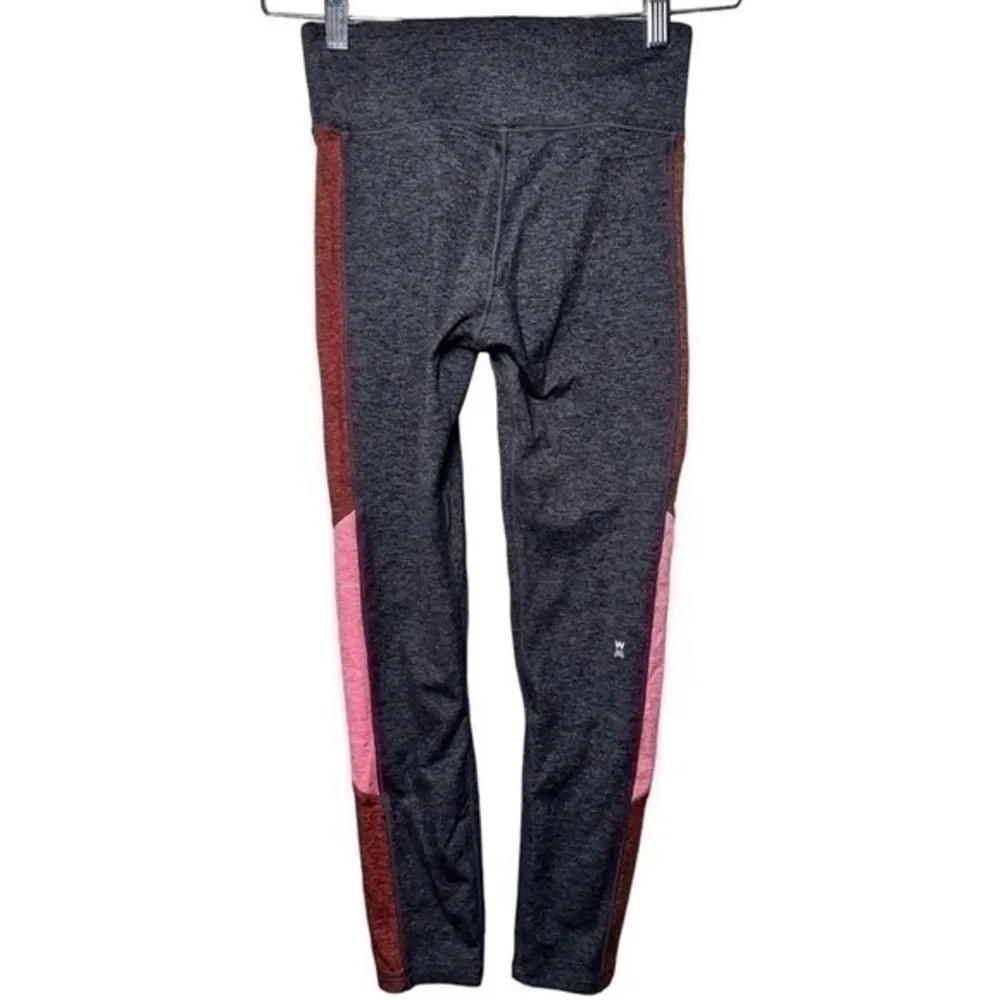 We Over Me Women’s Size XS Charcoal Gray Red Pink Center Capri Leggings - Image 2