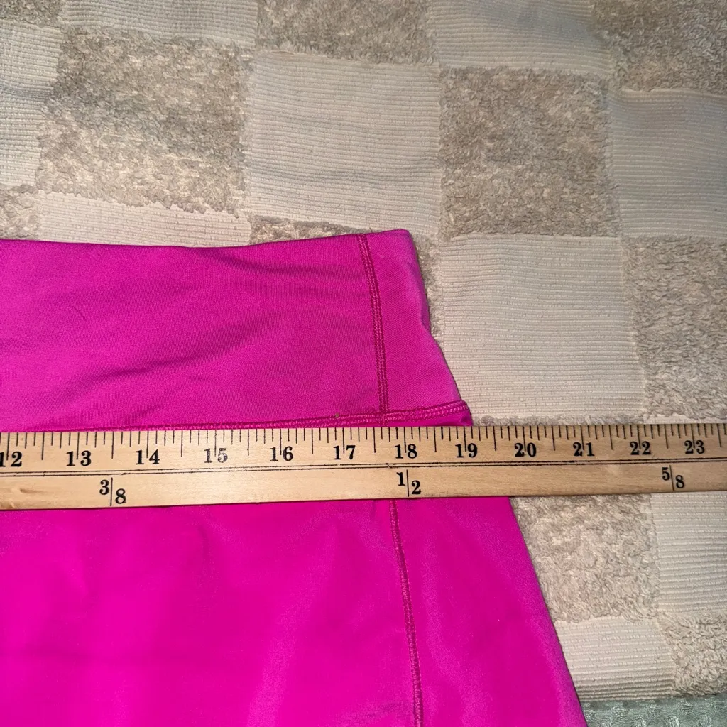 Lululemon Speed Up Mid-Rise Lined Short 4” 
Size 12 Tall - Image 3