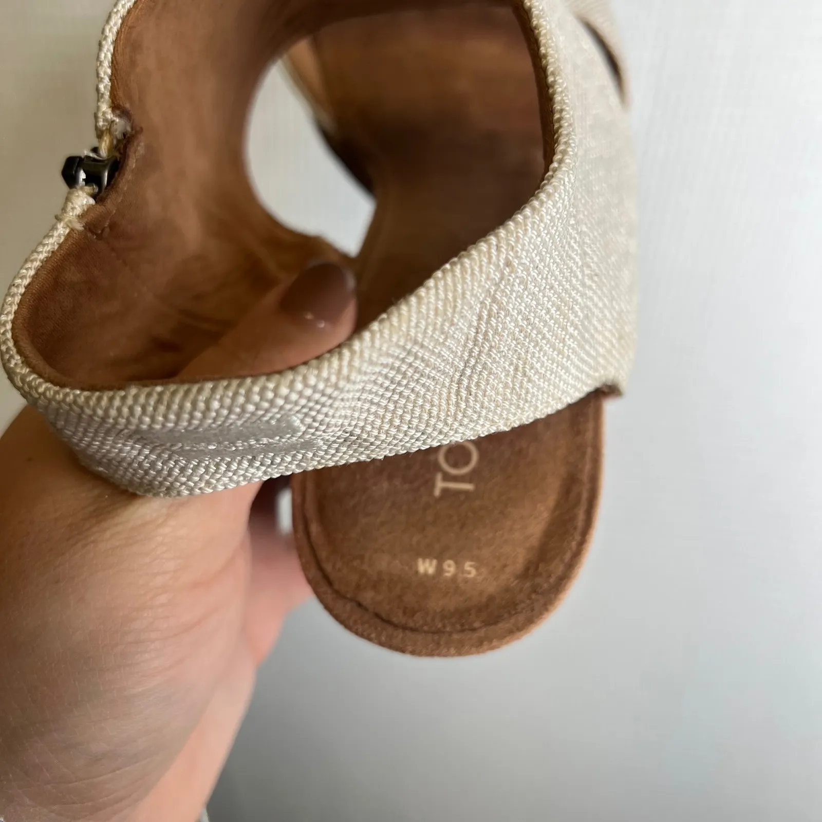 TOMS Women's Size 9.5 Beige Canvas Heeled Sandals Block‎ Heel Minimalist Majorca - Image 5