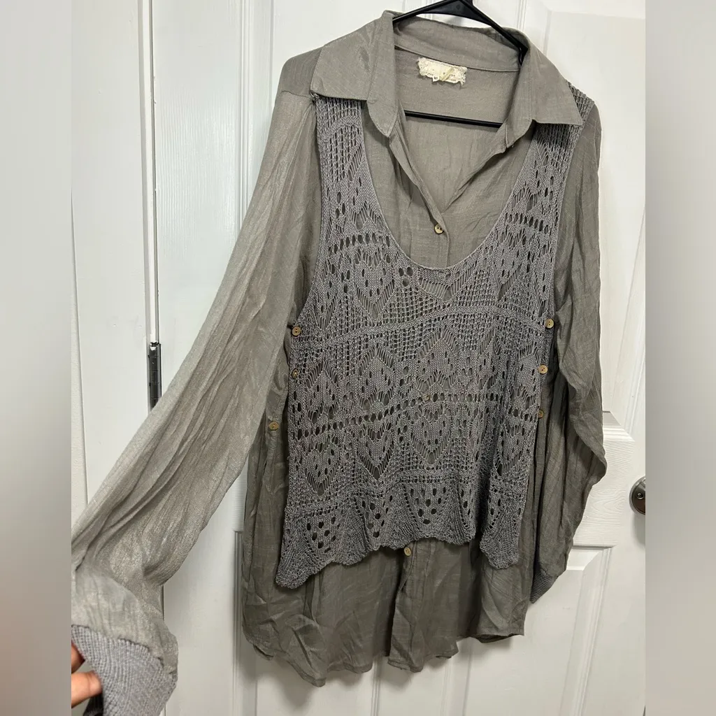 A'Reve Charcoal Lace Women's Blouse Gray Size undefined - Image 4