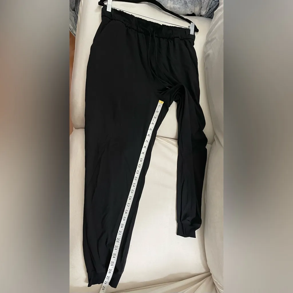 Lululemon Keep Moving Joggers Luxtreme Material Black, With Pockets in Size 10 - Image 9