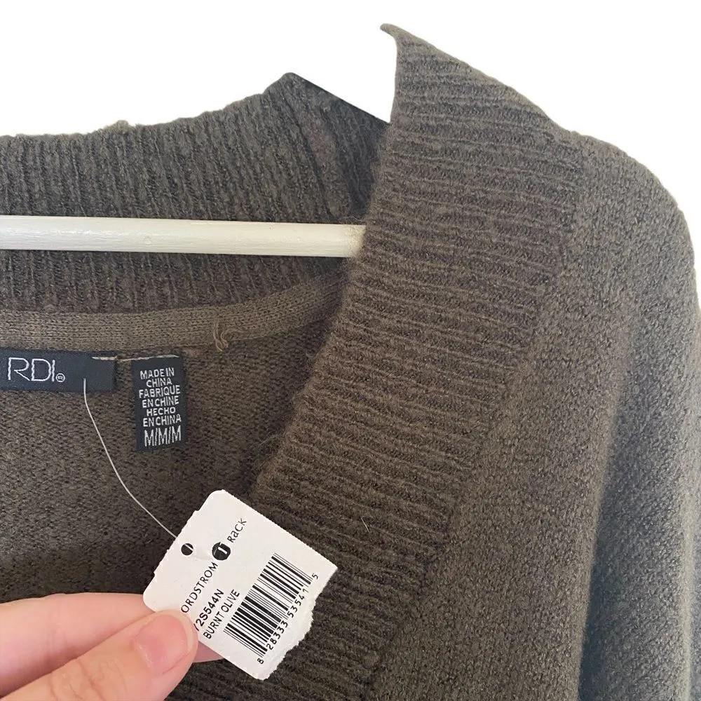 RDI Nordstrom burnt olive green v neck sweater NEW medium - Image 4