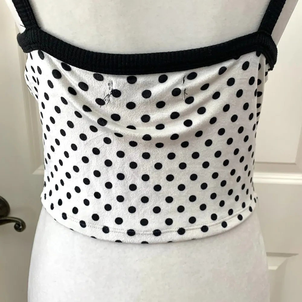 🌙  UO Rae Velvet Cropped Tank Top in White Polka Dot - Image 10