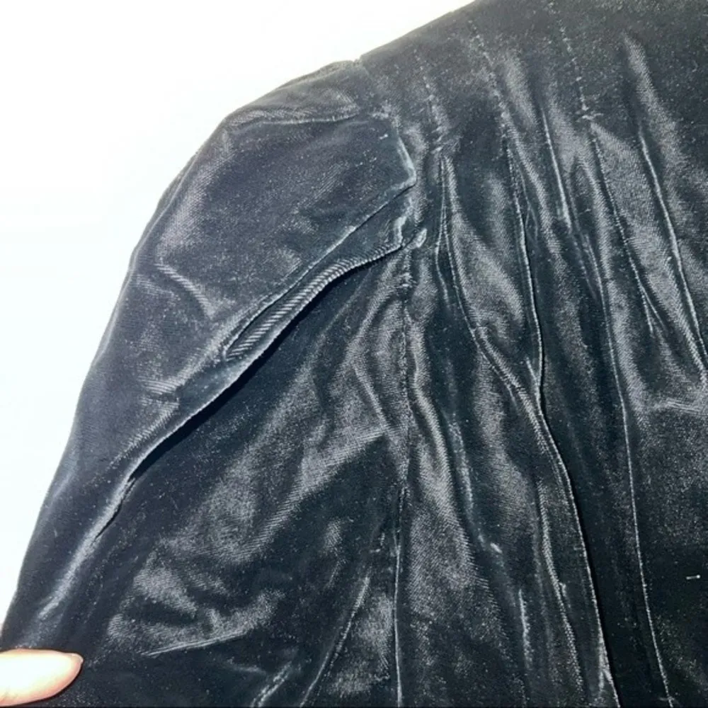 Vintage vtg  black Velvet blazer size 5/6 - Image 10