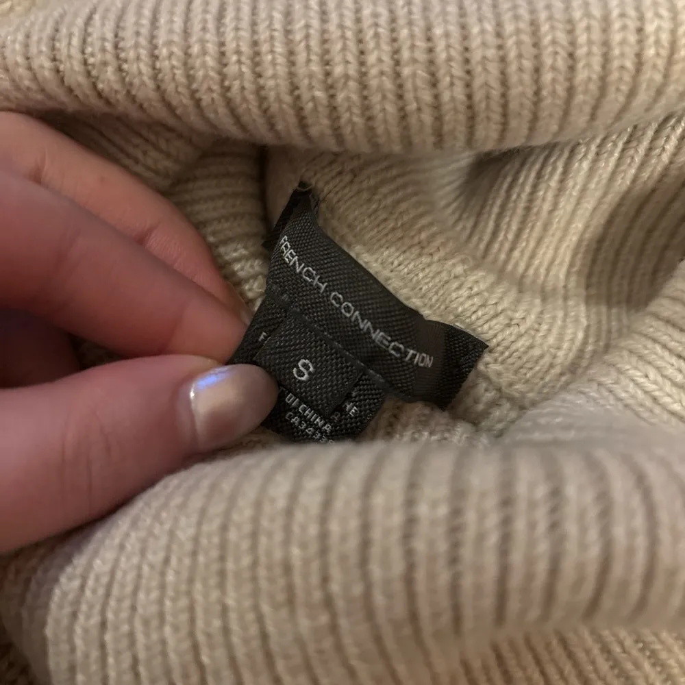 NWOT French connection sweater vest. - Image 3