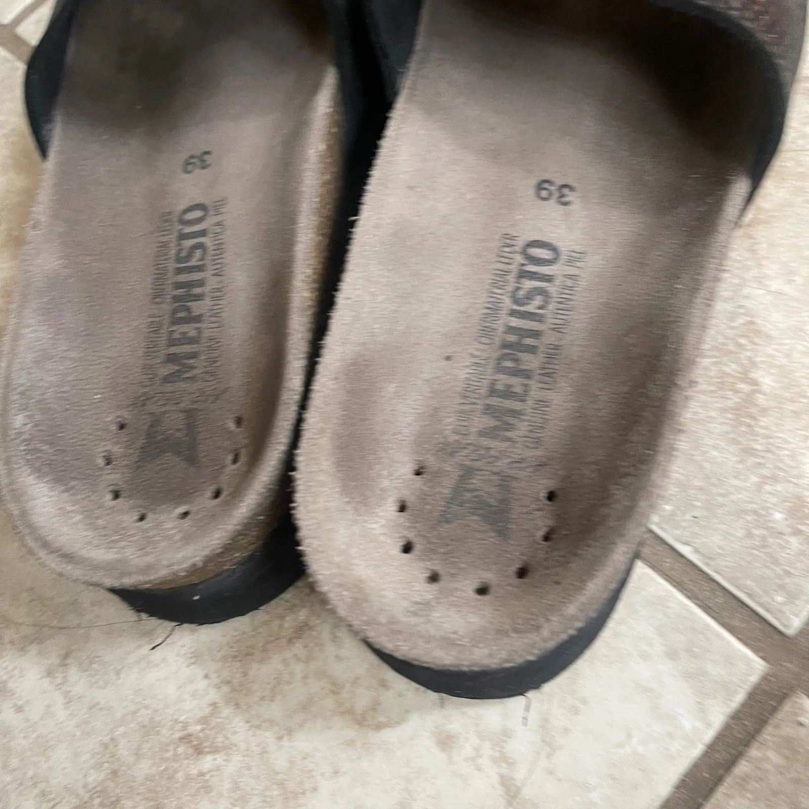 Mephisto Hanik is a trendy and lightweight slide sandal support 29/USA lady 9 Black - Image 4