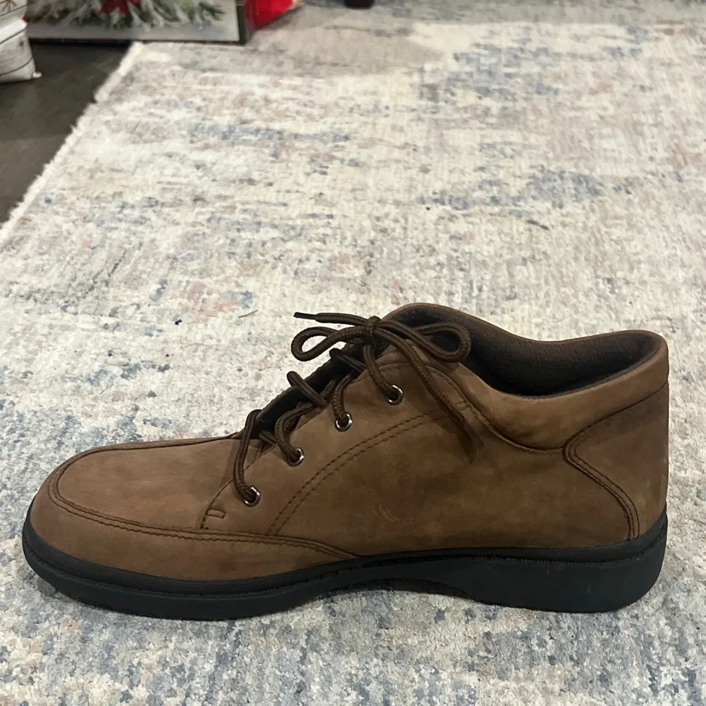 Women’s Easy Spirit Suede Shoes - Image 5