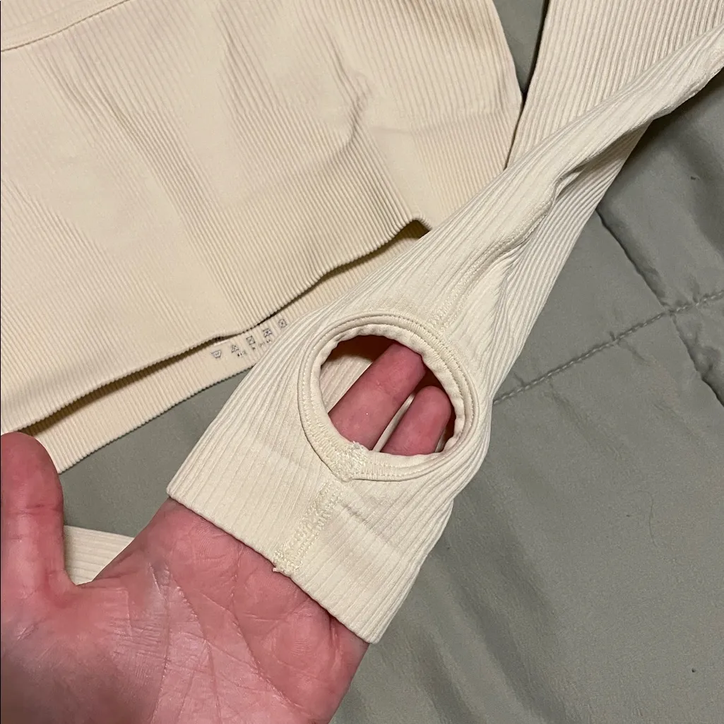 OQQ Athletic Cropped Yoga Long Sleeve Ribbed Shirt Size M - Image 3