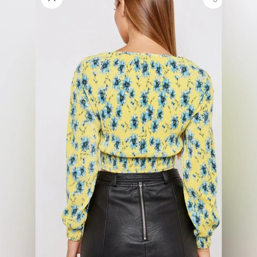 Yellow floral crinkle long sleeve surplice Crop top - Image 2