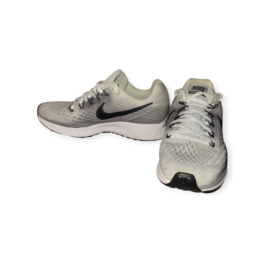 Nike Women's White and Black Athletic Shoes - Image 3