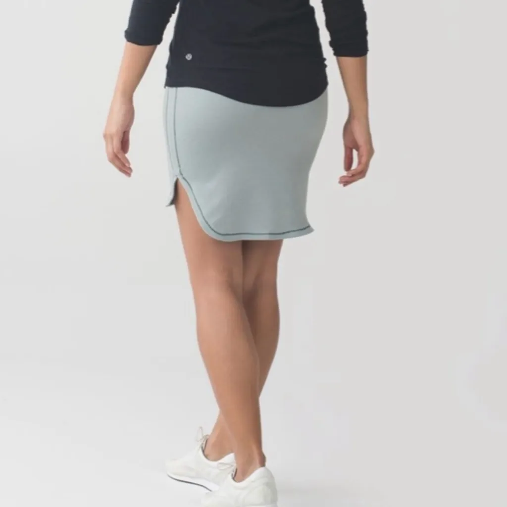 Lululemon  city skirt high low size 10 - Image 2