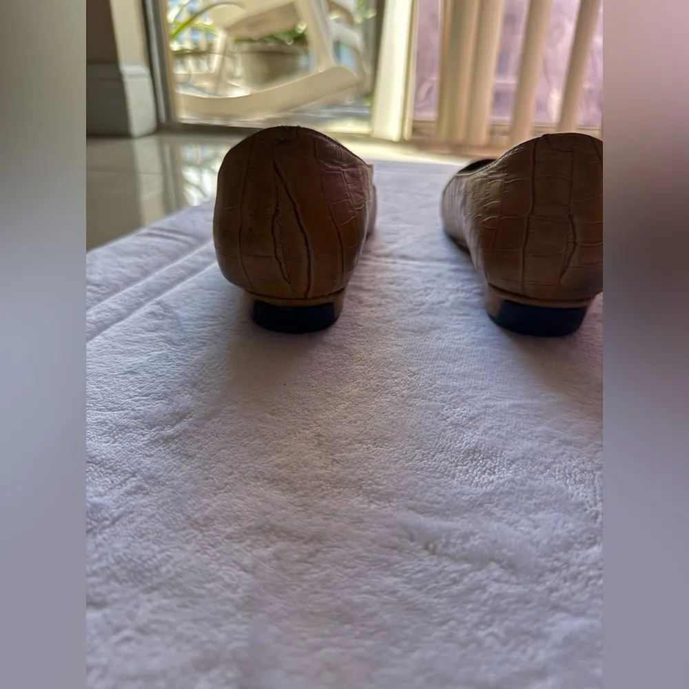 Vionic  Leather Croc Embossed Clark Loafer Flat, Size 9.5 Tan - Image 3