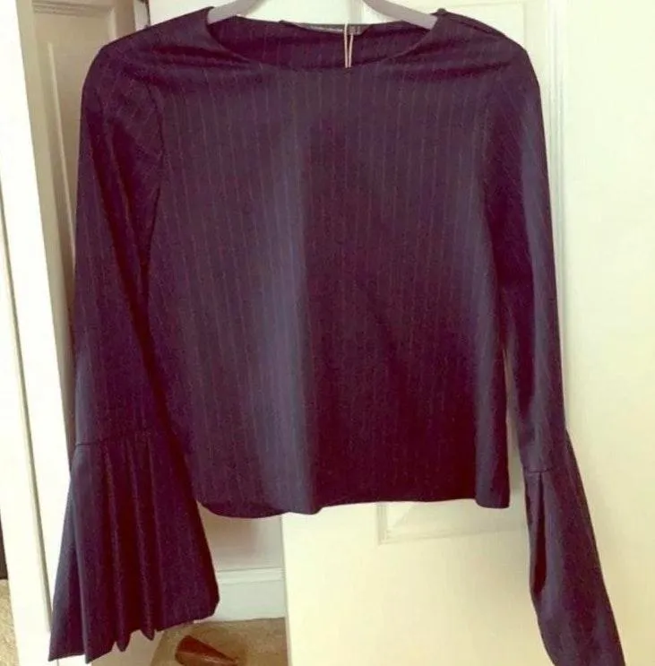 NWT  Bell Sleeve Cropped Top Sz Small - Image 3