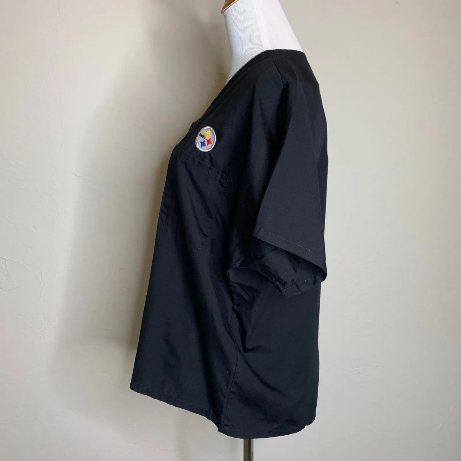 NFL Pittsburgh Steeler Scrub Top Black Small - Image 4