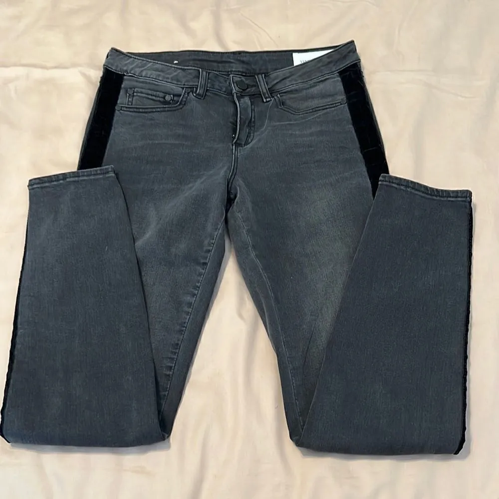 Vince Camuto sz 27/4 black straight leg jeans w/black velvet strip down legs EUC - Image 2