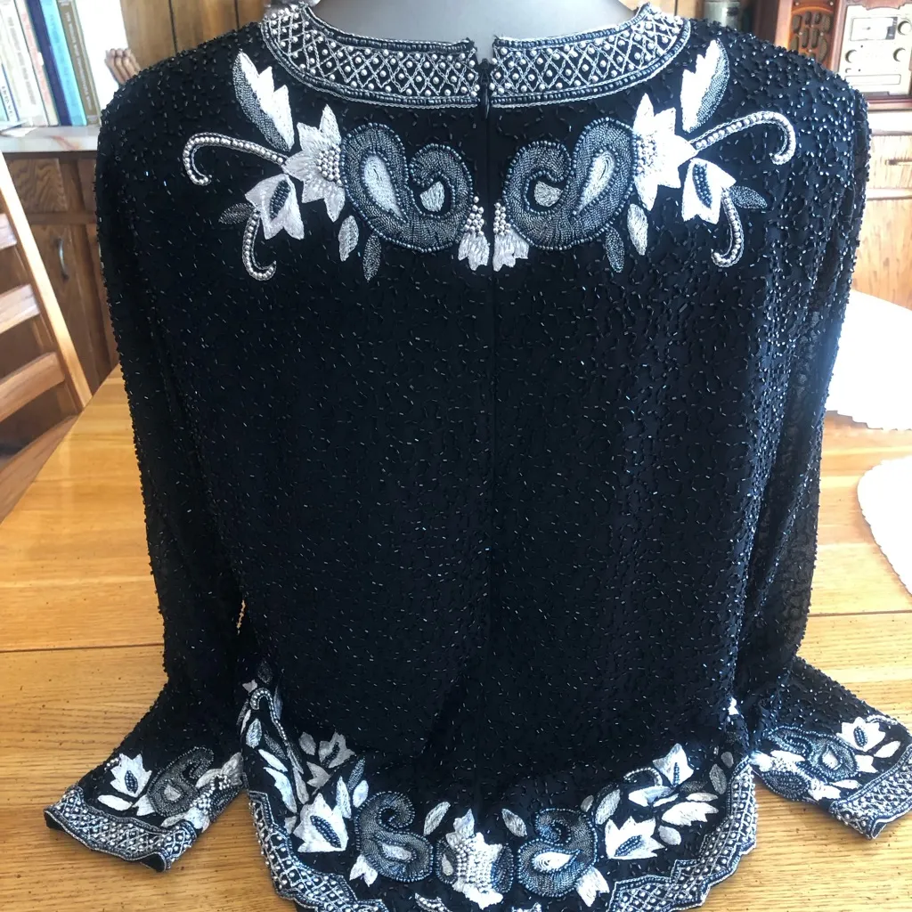 Beautiful Draper’s & Damon’s beaded blouse. Size large. Used in great condition. - Image 3