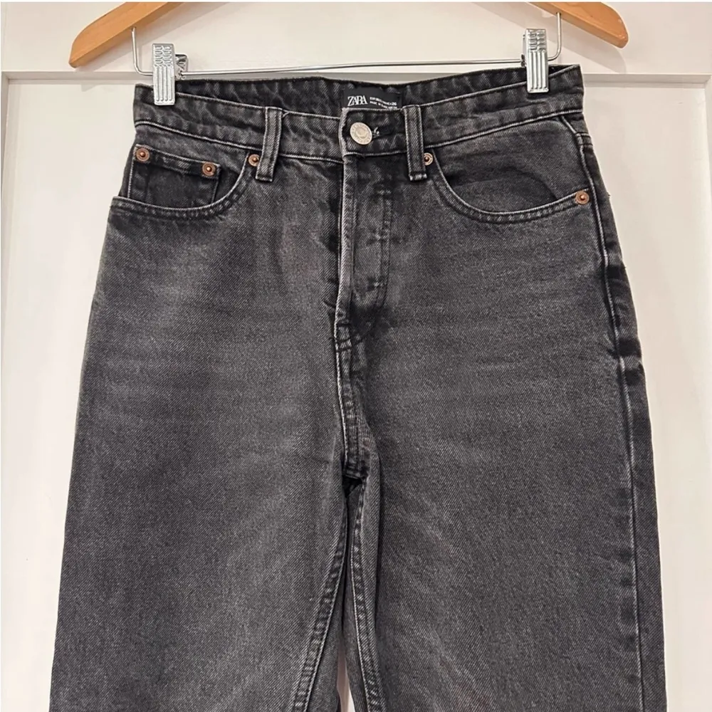 Zara Women's faded grayish Black Raw hem Straight Leg denim jeans - Image 4