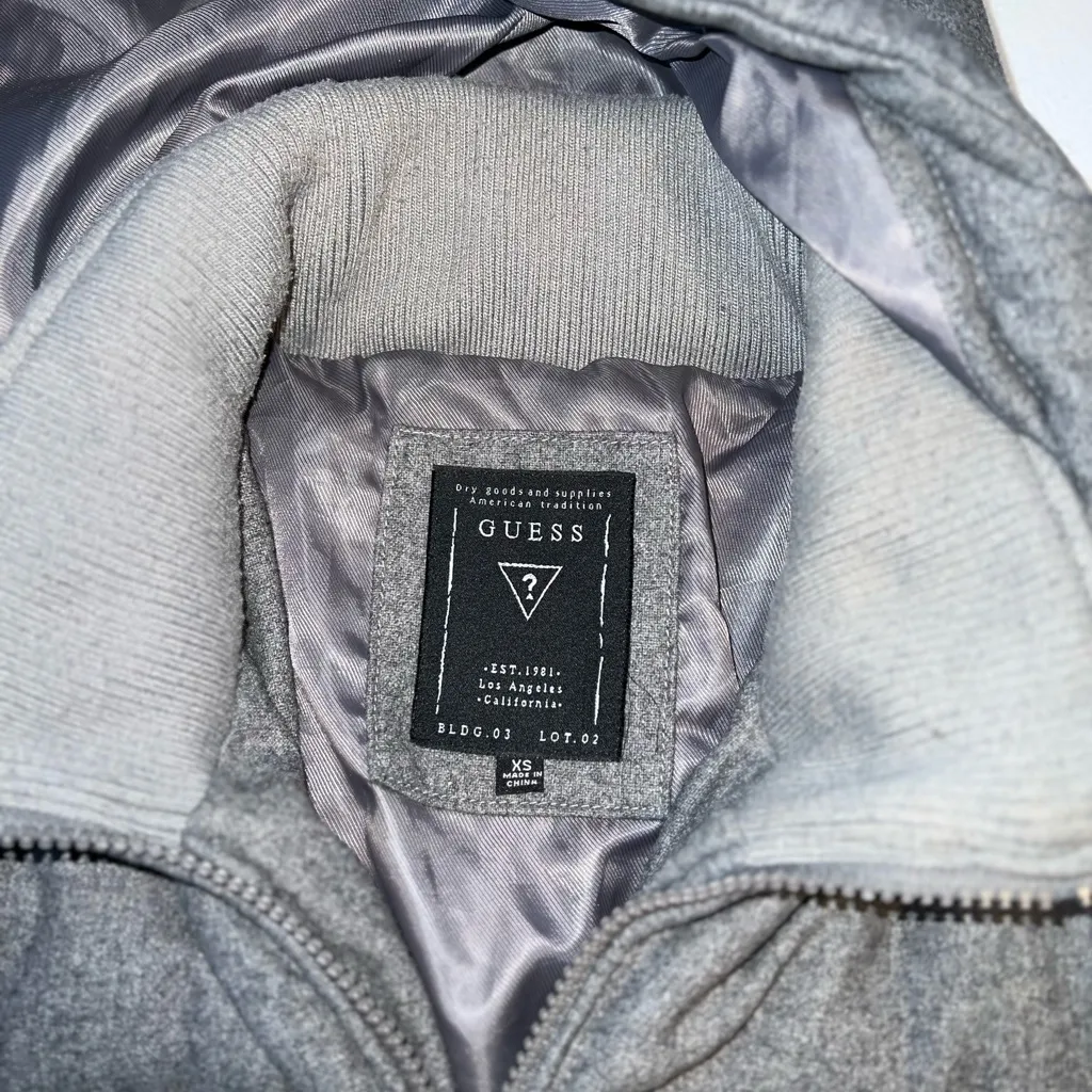 Guess Super Nice  Gray Hooded Puffer Jacket! - Image 7