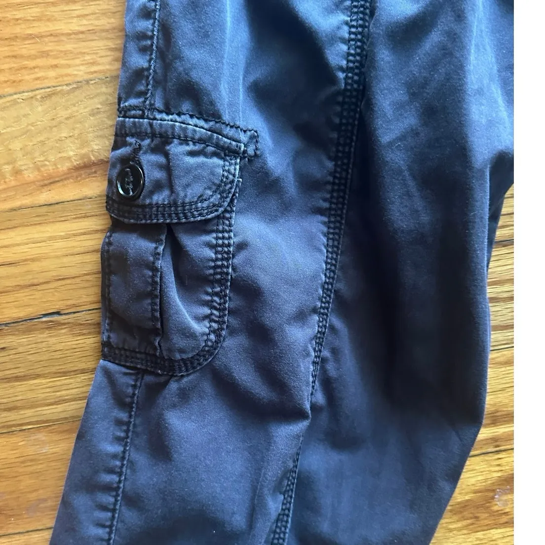 Calvin Klein Black Cargo Capri Pants with Belt – Size 8 - Image 3