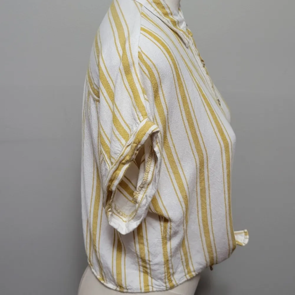 Altar'd State golden stripe tie front crop top size medium - Image 2