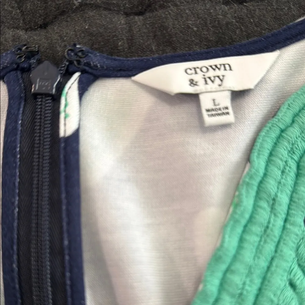 Crown & Ivy Elegant Navy, Green & White Starfish Patterned Dress. - Image 6