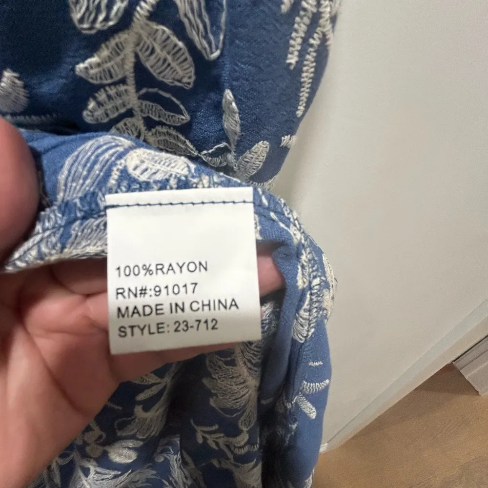 Solitaire Embroidered Blue White Floral Crochet Kimono Cardigan Long Size Medium - Image 5