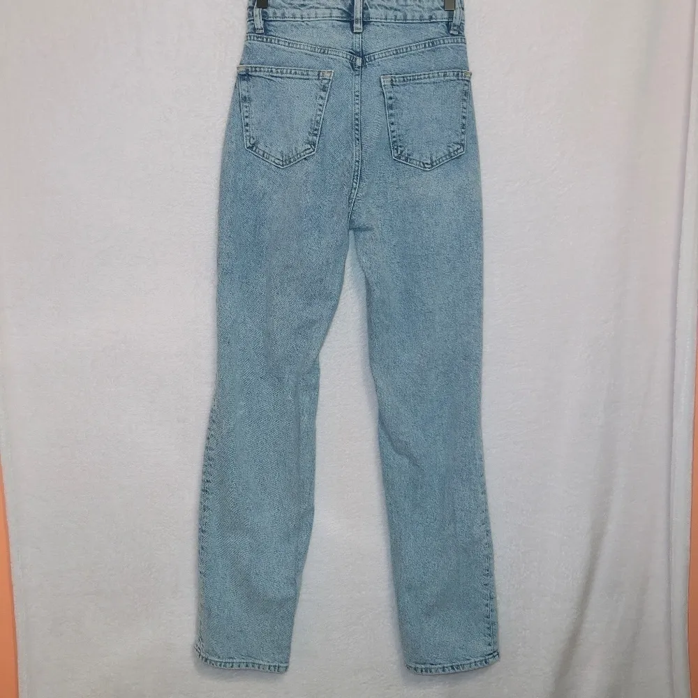 H&M Divided Light Wash Denim High Rise Button Fly Loose Straight Jeans size 2 - Image 6