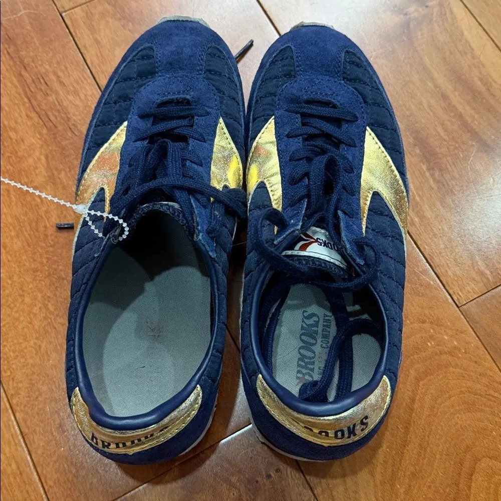 Brooks Vanguard‎ sneakers in navy blue suede with gold accents size 7 - Image 7
