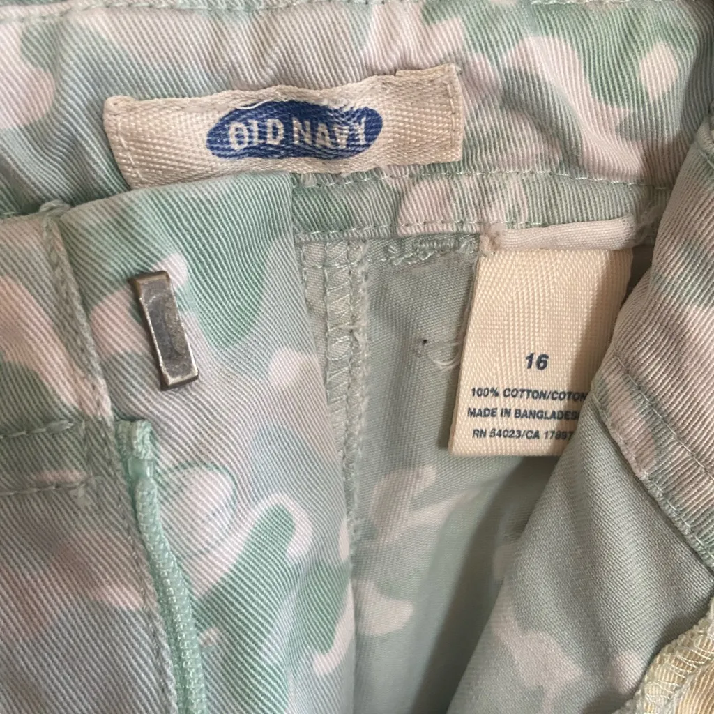 Old Navy Floral Capri Pants - Image 4