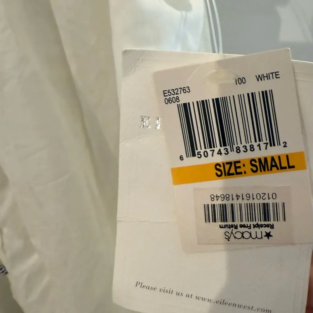 Ellen Tracy White Top with Lace and Button Accents - Image 4