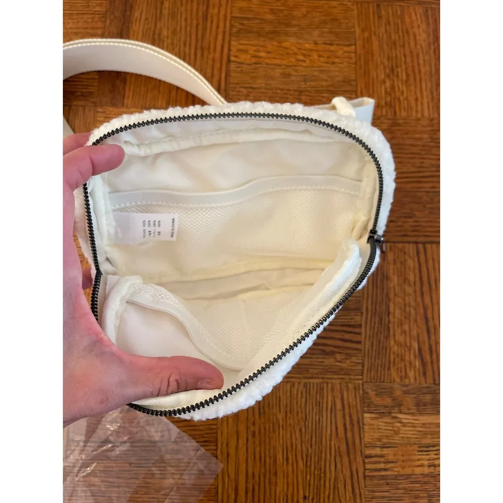 New in package Sherpa belt bag - Image 3