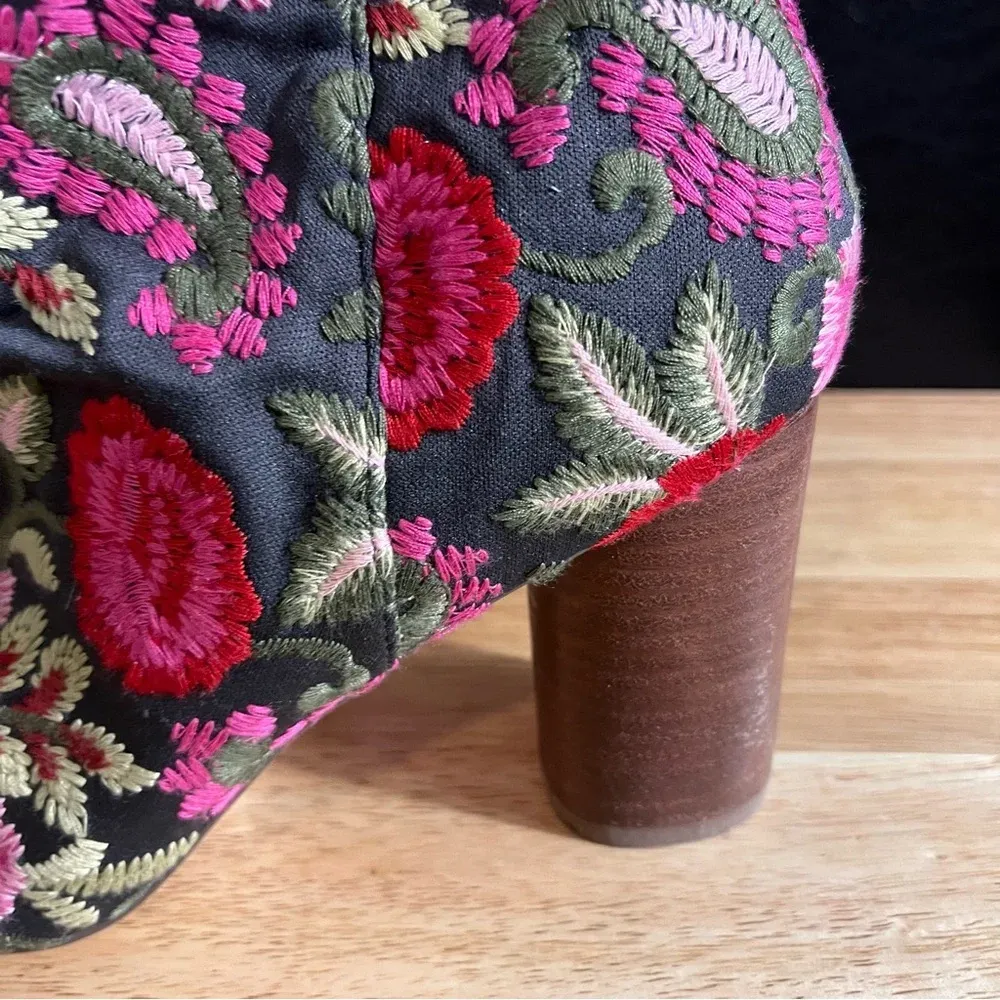 Sole Society Mulholland Embroidered Heeled Boots‎ Size 7.5 - Image 5