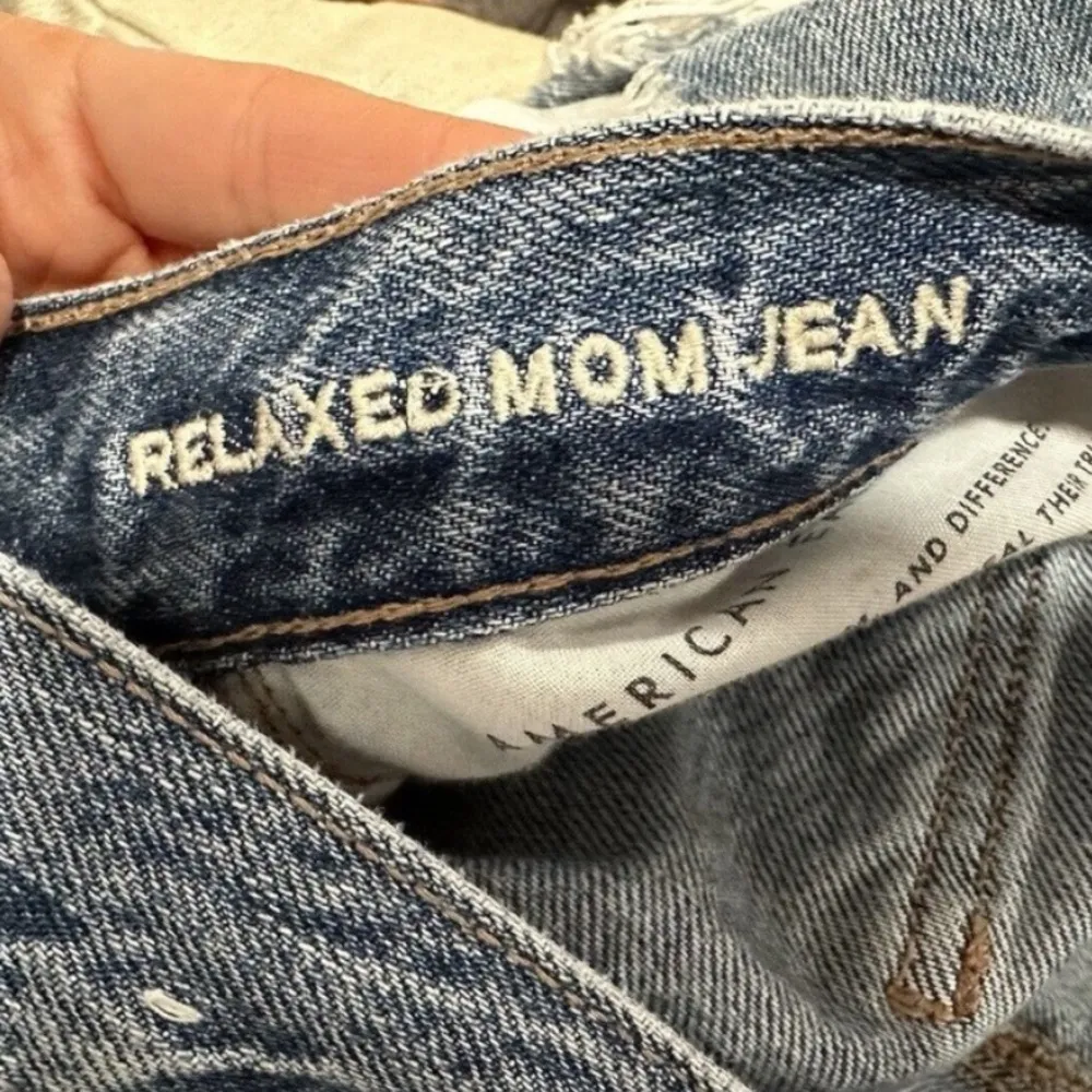 American Eagle Relaxed Mom Jean Size 2 Short - Image 8